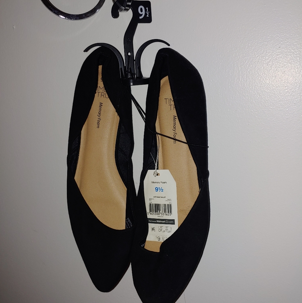 Time and Tru pointed black flats